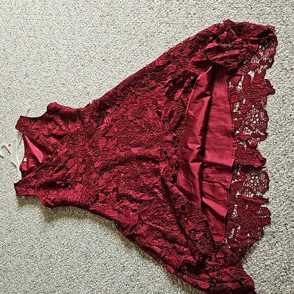 NWOT Kimi lily Wine Red Lace Midi Dress. - Picture 4 of 9